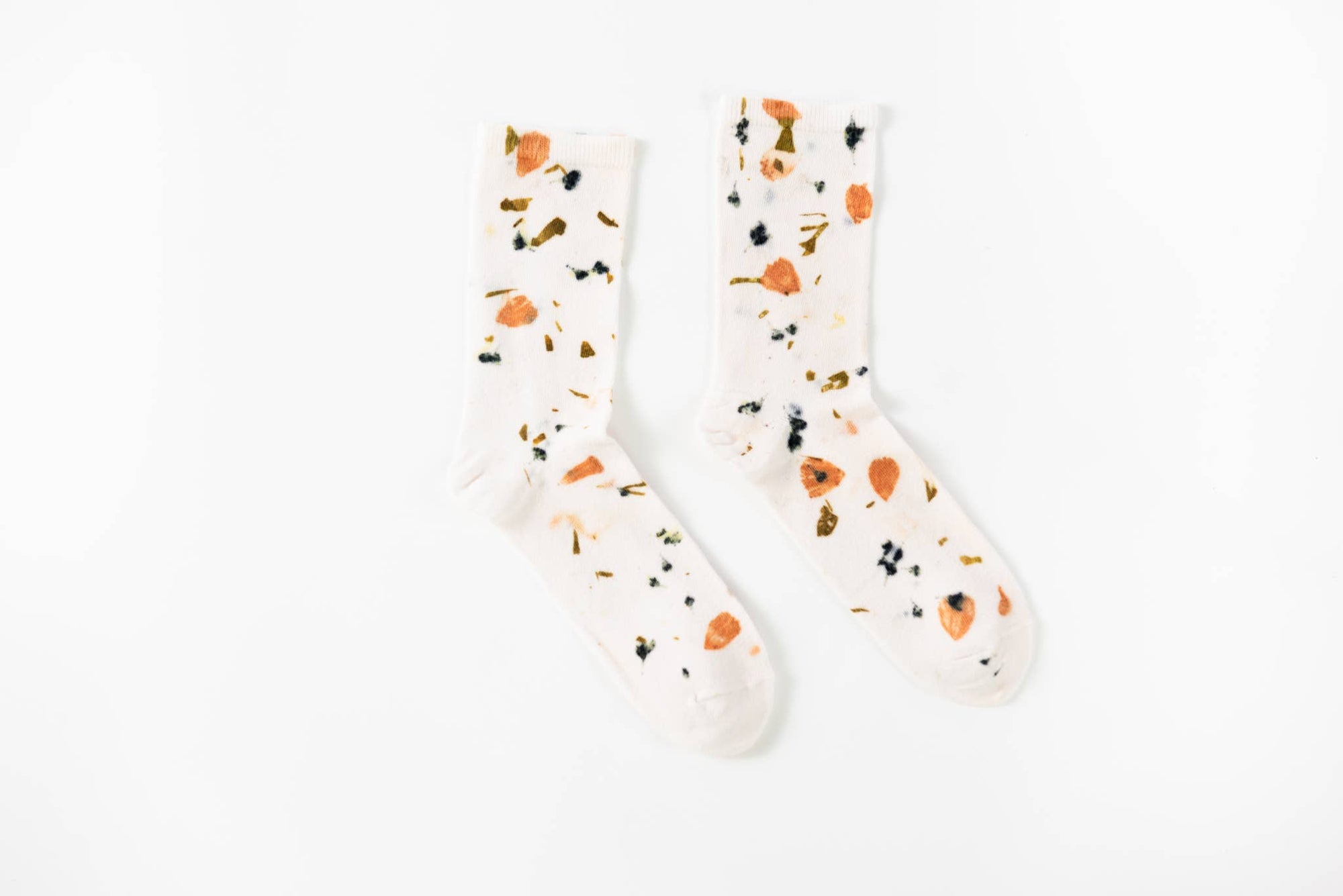 a_db botanical color Abstract Bundle Dyed Cotton Crew Socks: Abstract Cream