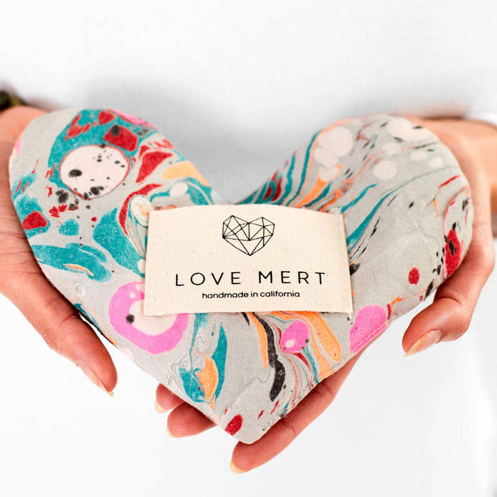 Love Mert Eye Love Pillow | Roses