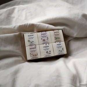 Box of tea bags with visible branding on a white fabric background
