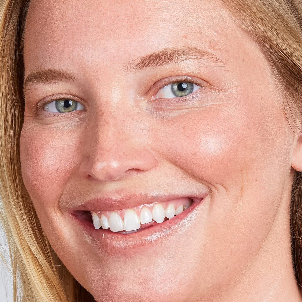 OGEE Sculpted Face Stick | Buildable Blendable Glow Enhancer