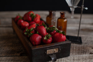 Abature Lip Scrub + Olivewood Spatula | Strawberry